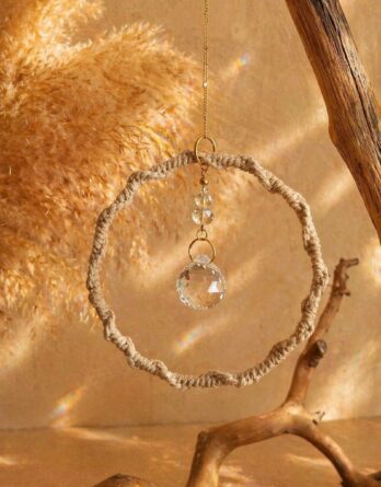 Infini doux - Attrape-soleil en macramé et cristal