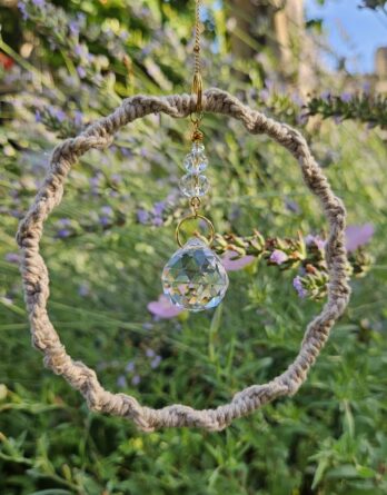 Infini doux - Attrape-soleil en macramé et cristal