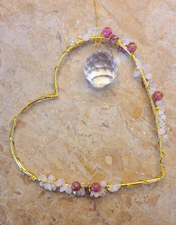 Attrape-soleil coeur en pierres naturelles et cristal