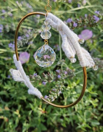 Perle de rosée - Attrape-soleil en macramé, feuilles tissées et cristaux