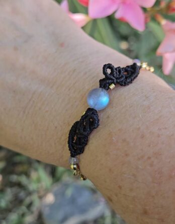 Bracelet OREA - Labradorite véritable, micromacramé et finitions dorées